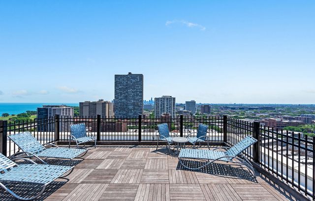 720 W Gordon Terrace 19F, Chicago, IL 60613