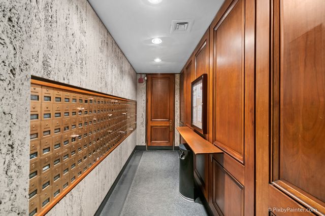 720 W Gordon Terrace 19F, Chicago, IL 60613