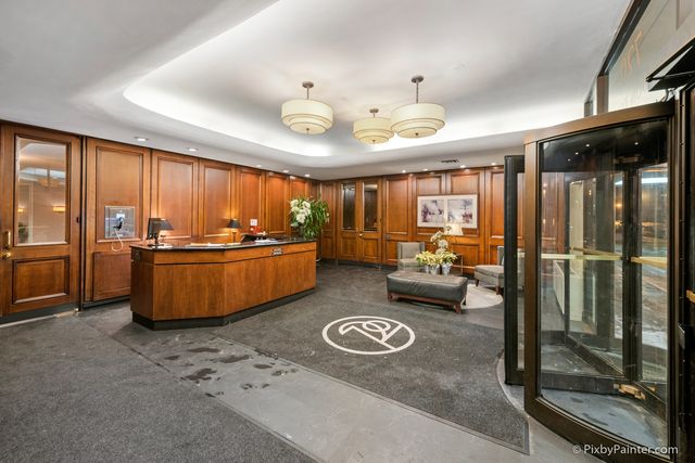 720 W Gordon Terrace 19F, Chicago, IL 60613