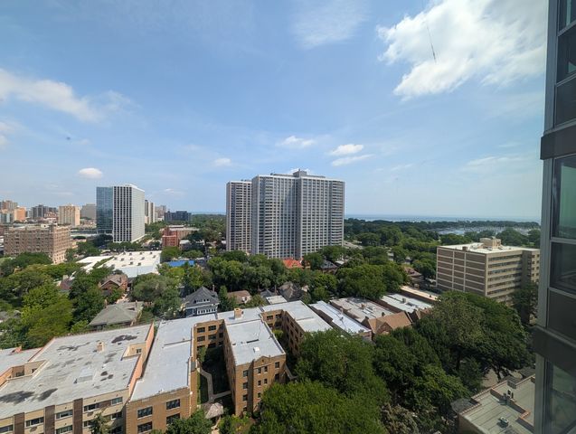 720 W Gordon Terrace 19F, Chicago, IL 60613