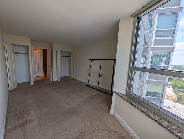 720 W Gordon Terrace 19F, Chicago, IL 60613