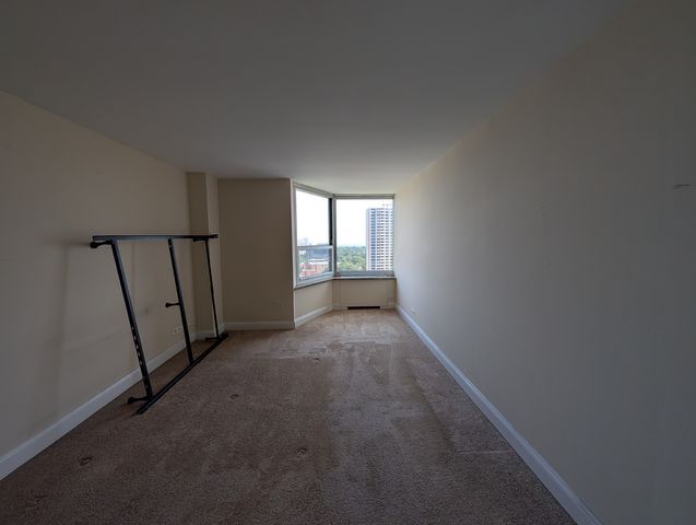720 W Gordon Terrace 19F, Chicago, IL 60613