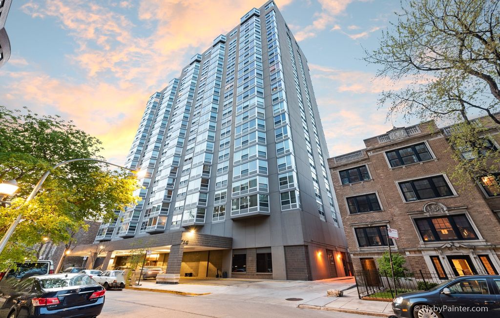 720 W Gordon Terrace 19F, Chicago, IL 60613