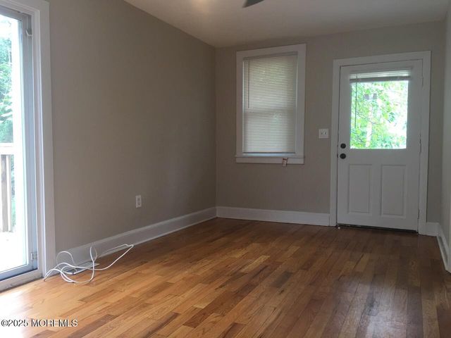 16 Leighton Place, Red Bank, NJ 07701