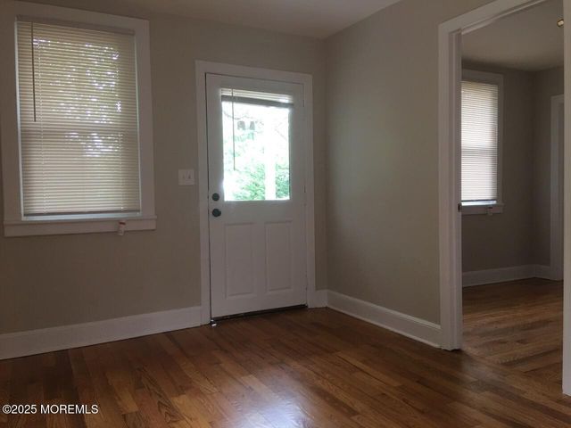 16 Leighton Place, Red Bank, NJ 07701