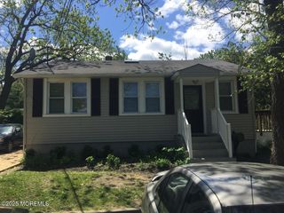 16 Leighton Place, Red Bank, NJ 07701