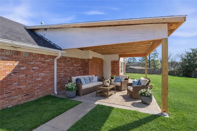 1409 Oaks Manor Drive, Fayetteville, AR 72703