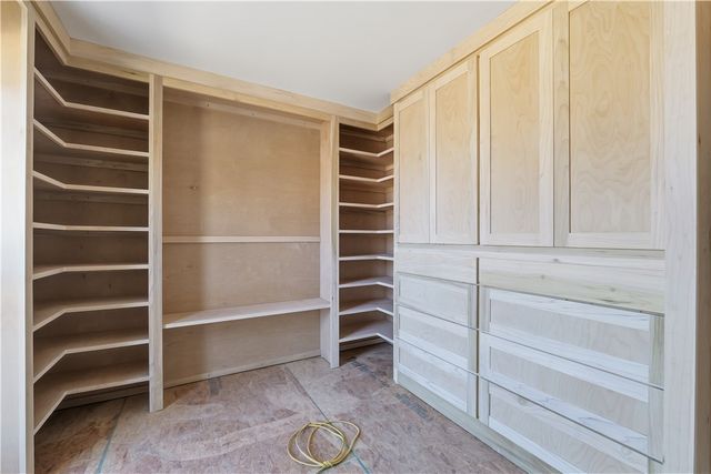 1409 Oaks Manor Drive, Fayetteville, AR 72703