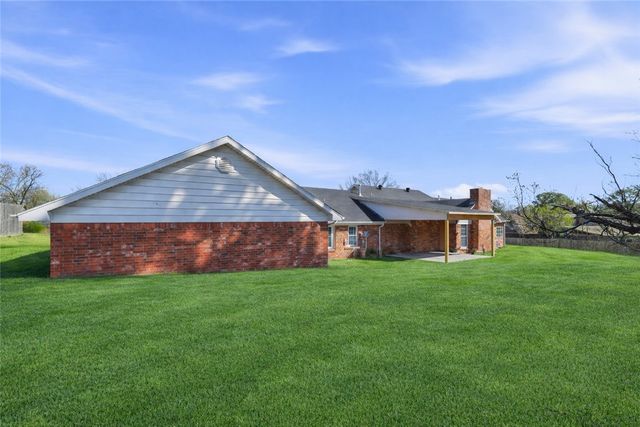 1409 Oaks Manor Drive, Fayetteville, AR 72703