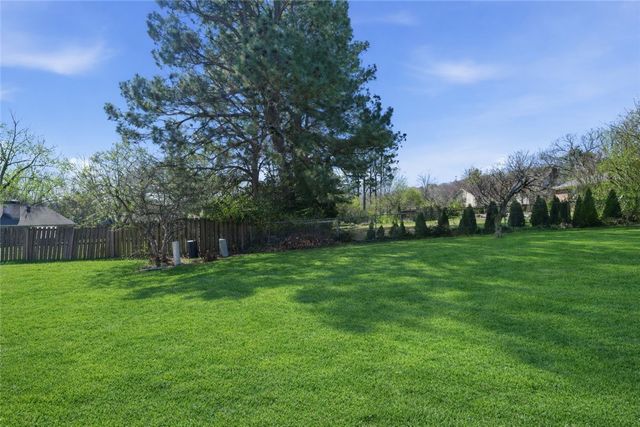 1409 Oaks Manor Drive, Fayetteville, AR 72703