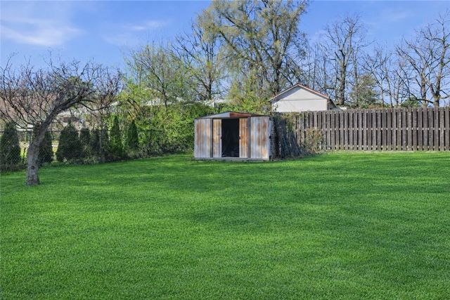 1409 Oaks Manor Drive, Fayetteville, AR 72703