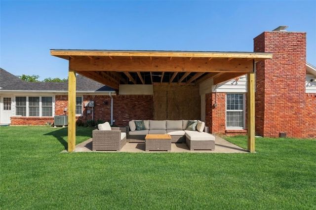 1409 Oaks Manor Drive, Fayetteville, AR 72703