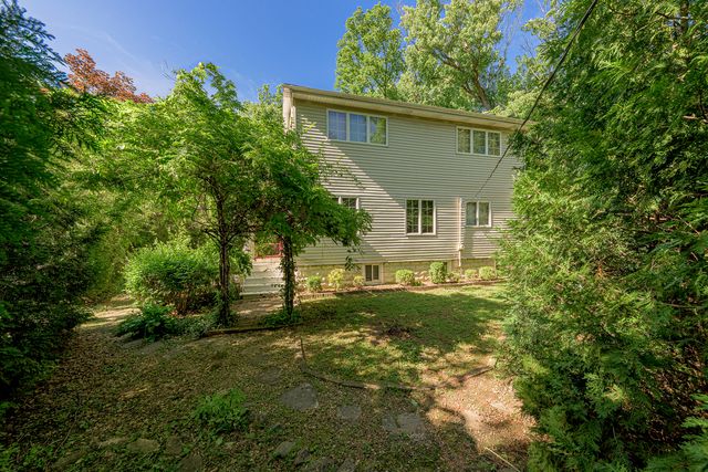 11923 S Laurie Avenue, Palos Park, IL 60464