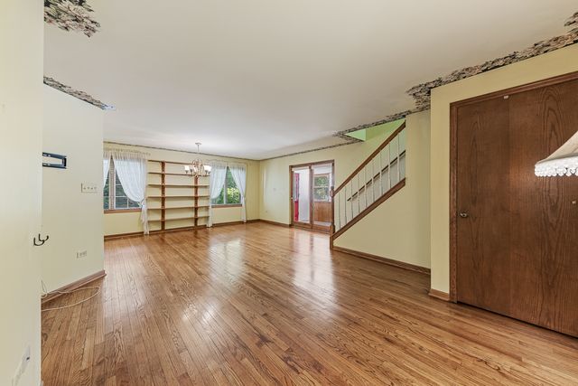 11923 S Laurie Avenue, Palos Park, IL 60464