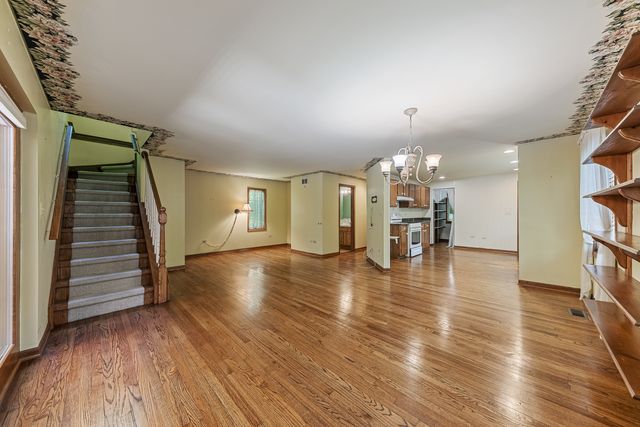 11923 S Laurie Avenue, Palos Park, IL 60464
