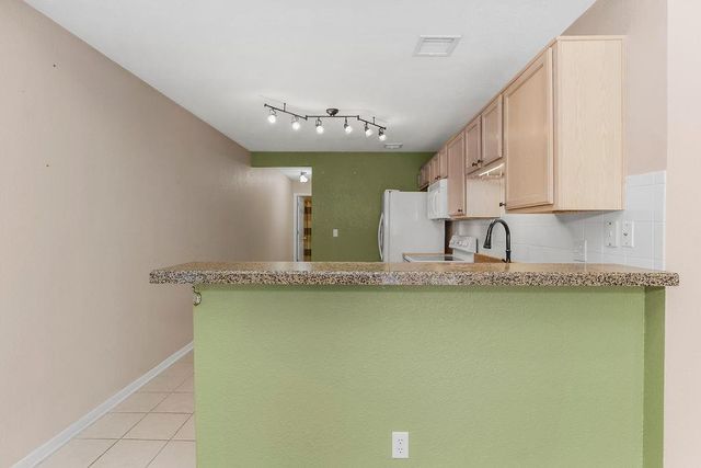 6160 NE Kensington Drive, Lee's Summit, MO 64064