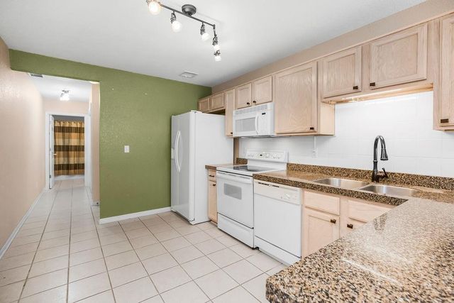 6160 NE Kensington Drive, Lee's Summit, MO 64064