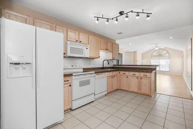 6160 NE Kensington Drive, Lee's Summit, MO 64064