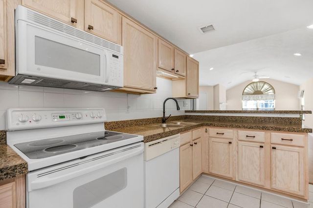 6160 NE Kensington Drive, Lee's Summit, MO 64064