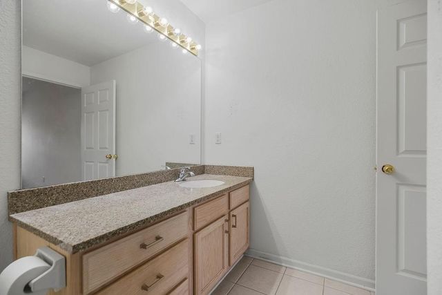 6160 NE Kensington Drive, Lee's Summit, MO 64064