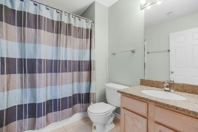 6160 NE Kensington Drive, Lee's Summit, MO 64064