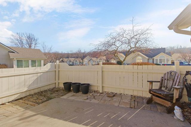 6160 NE Kensington Drive, Lee's Summit, MO 64064