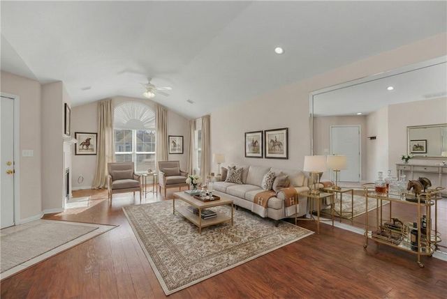 6160 NE Kensington Drive, Lee's Summit, MO 64064