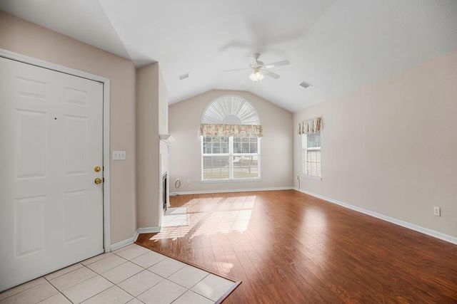 6160 NE Kensington Drive, Lee's Summit, MO 64064