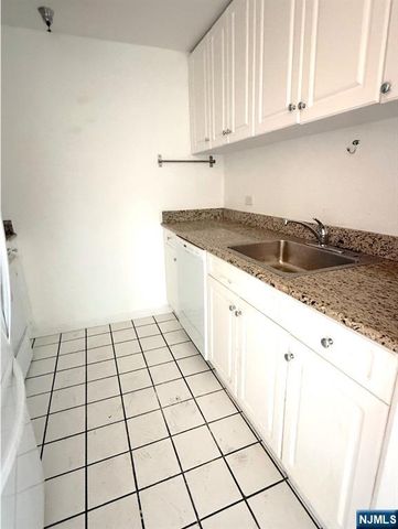 100 Old Palisade Road 1516, Fort Lee, NJ 07024