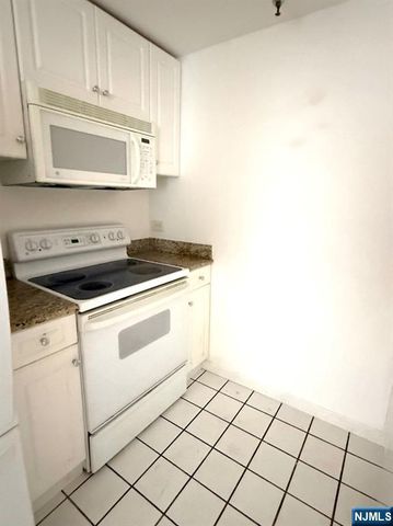 100 Old Palisade Road 1516, Fort Lee, NJ 07024
