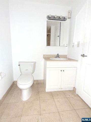100 Old Palisade Road 1516, Fort Lee, NJ 07024