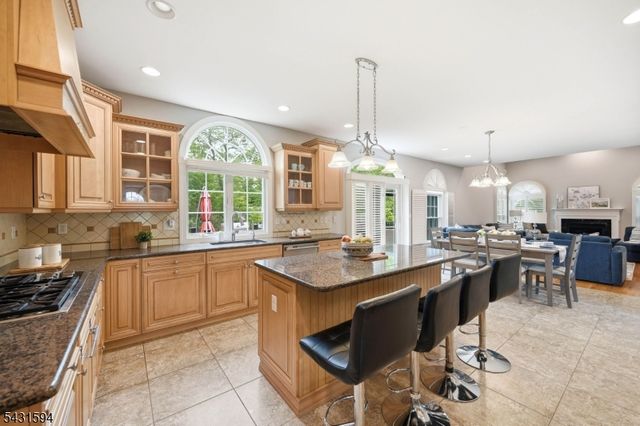 9 Cornerstone Way, Livingston Twp., NJ 07039