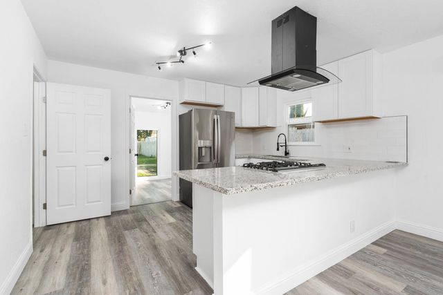 1570 N Teilman Avenue, Fresno, CA 93728