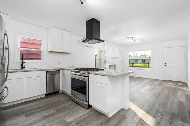 1570 N Teilman Avenue, Fresno, CA 93728