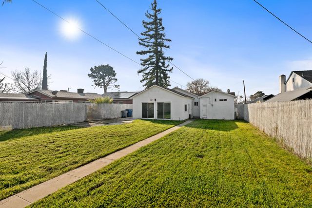 1570 N Teilman Avenue, Fresno, CA 93728