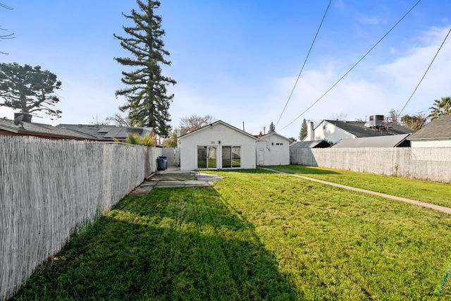 1570 N Teilman Avenue, Fresno, CA 93728