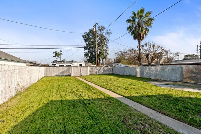 1570 N Teilman Avenue, Fresno, CA 93728