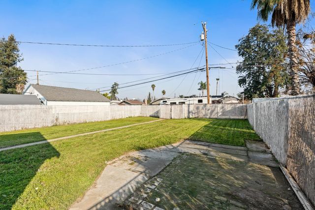 1570 N Teilman Avenue, Fresno, CA 93728