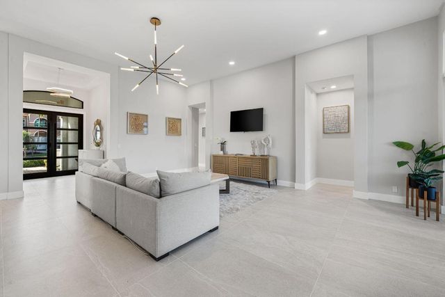 246 Sedona Way, Palm Beach Gardens, FL 33418