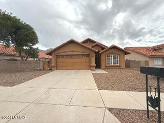 360 E Streams Edge Place, Tucson, AZ 85737