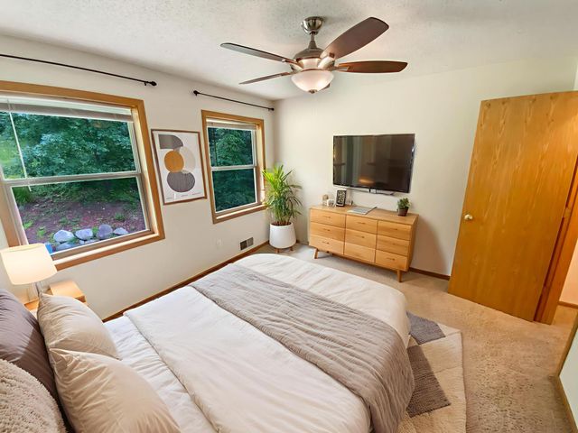 3017 Rainier Court, Burnsville, MN 55337