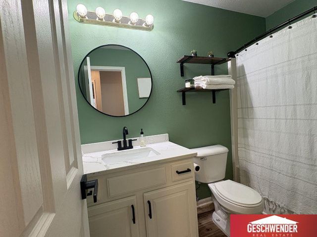 18911 T Circle, Omaha, NE 68135