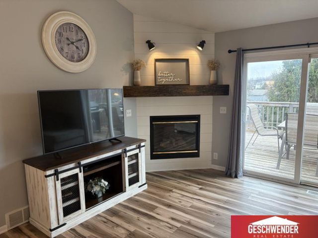 18911 T Circle, Omaha, NE 68135