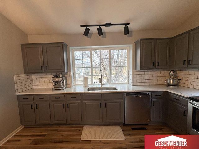 18911 T Circle, Omaha, NE 68135