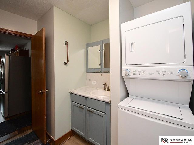 7922 Park Drive, Ralston, NE 68127