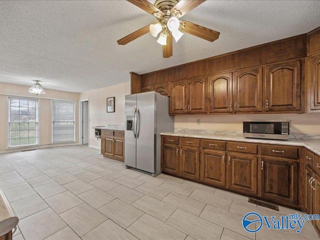 179 Plainview Drive SE, Owens Cross Roads, AL 35763