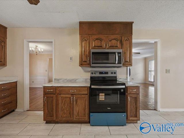 179 Plainview Drive SE, Owens Cross Roads, AL 35763