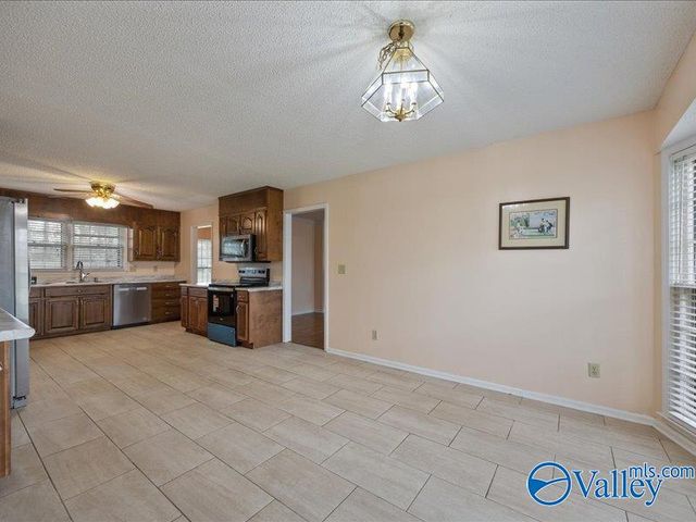 179 Plainview Drive SE, Owens Cross Roads, AL 35763