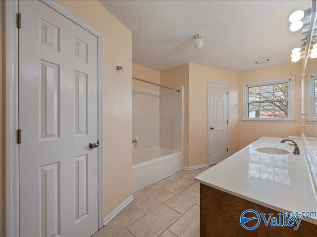 179 Plainview Drive SE, Owens Cross Roads, AL 35763