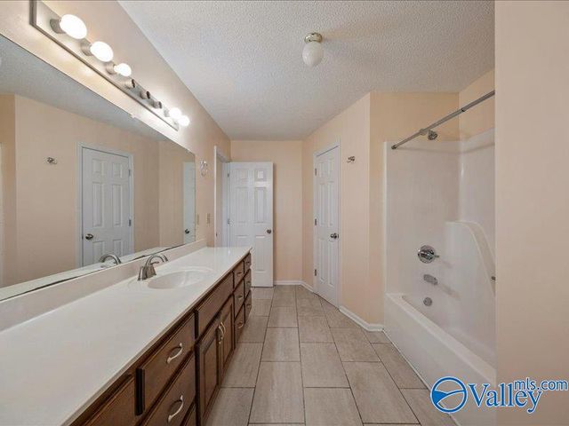 179 Plainview Drive SE, Owens Cross Roads, AL 35763